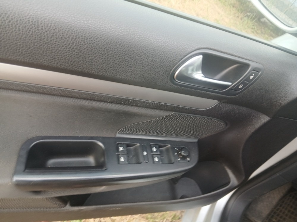 Volkswagen Golf Variant 1.6 TDi 77kW r.v.4/2010 - 8