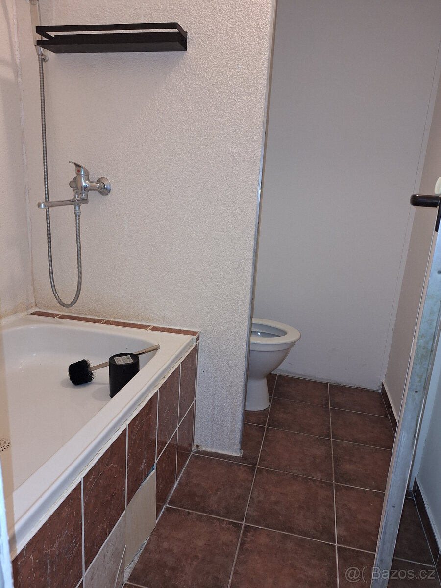 PRONÁJEM BYTU 1 + 1 v Uničově - 8