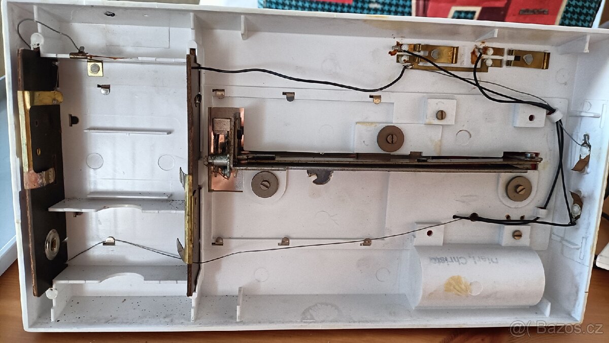 Dětský šicí stroj - 8