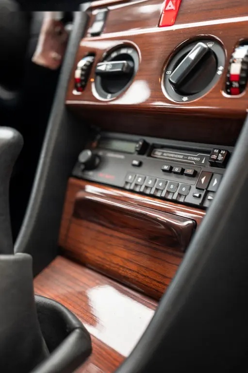 Mercedes-Benz 124 - 8