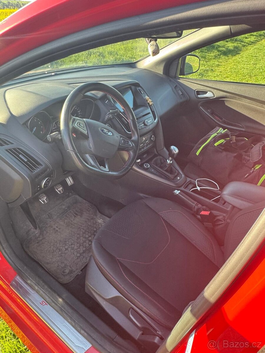 Ford Focus, Focus ST-line Red&Black - 8