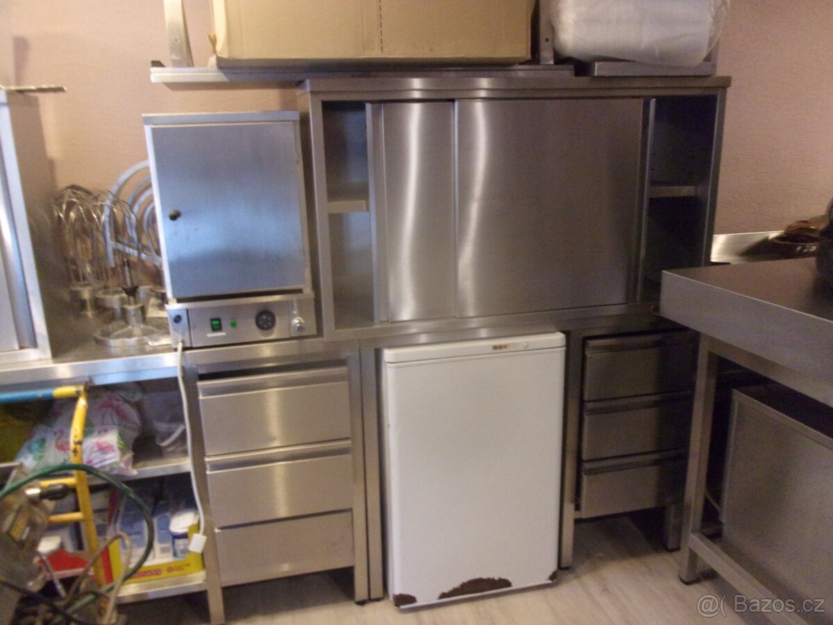NEREZOVÁ PROFESIONÁLNÍ KUCHYNĚ - 8