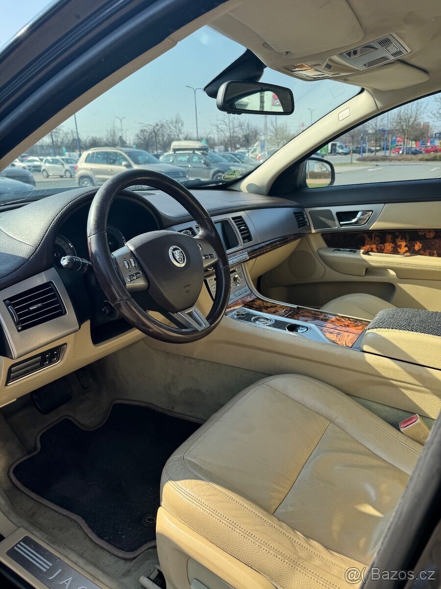Jaguar XF 3.0D - 8