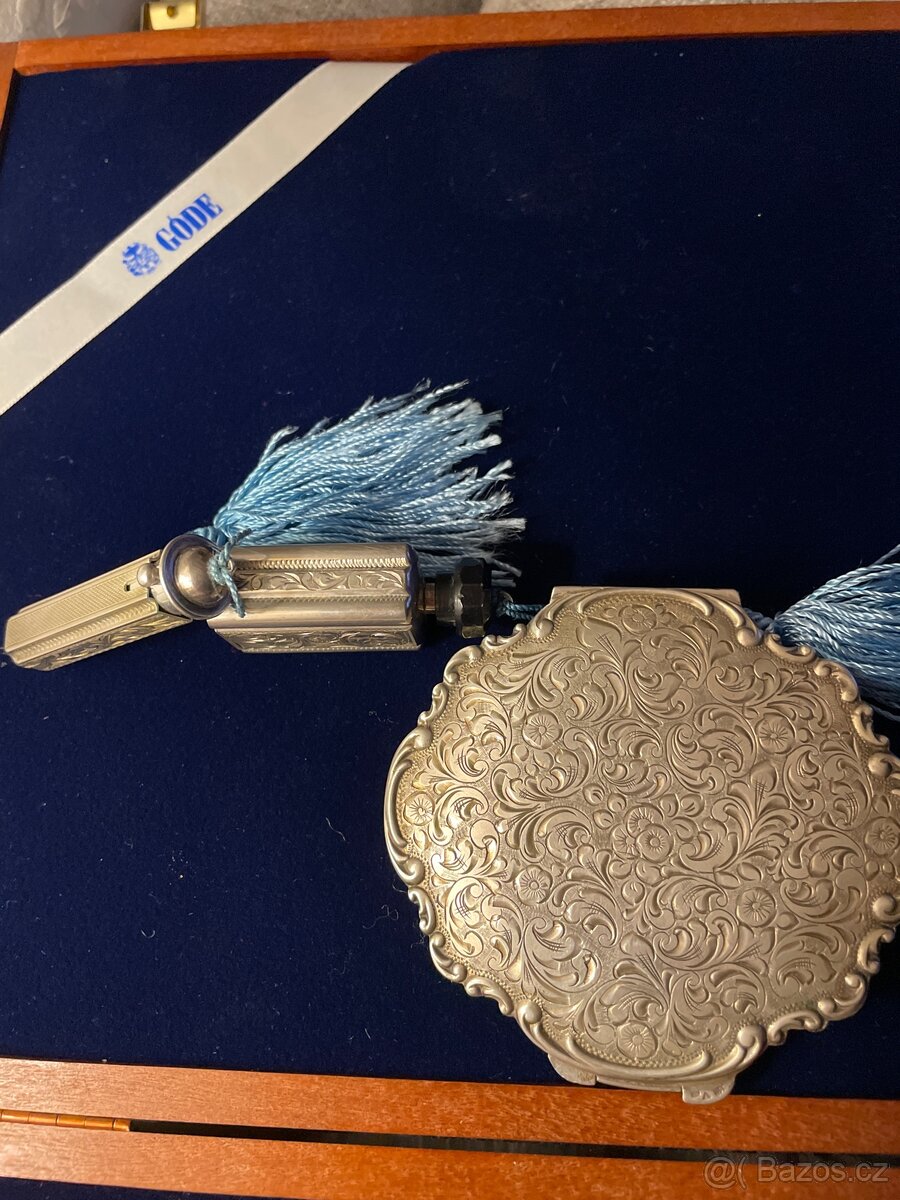 STŘÍBRNÁ souprava,pudřenka flakon a rtěnka,puncováno - 8