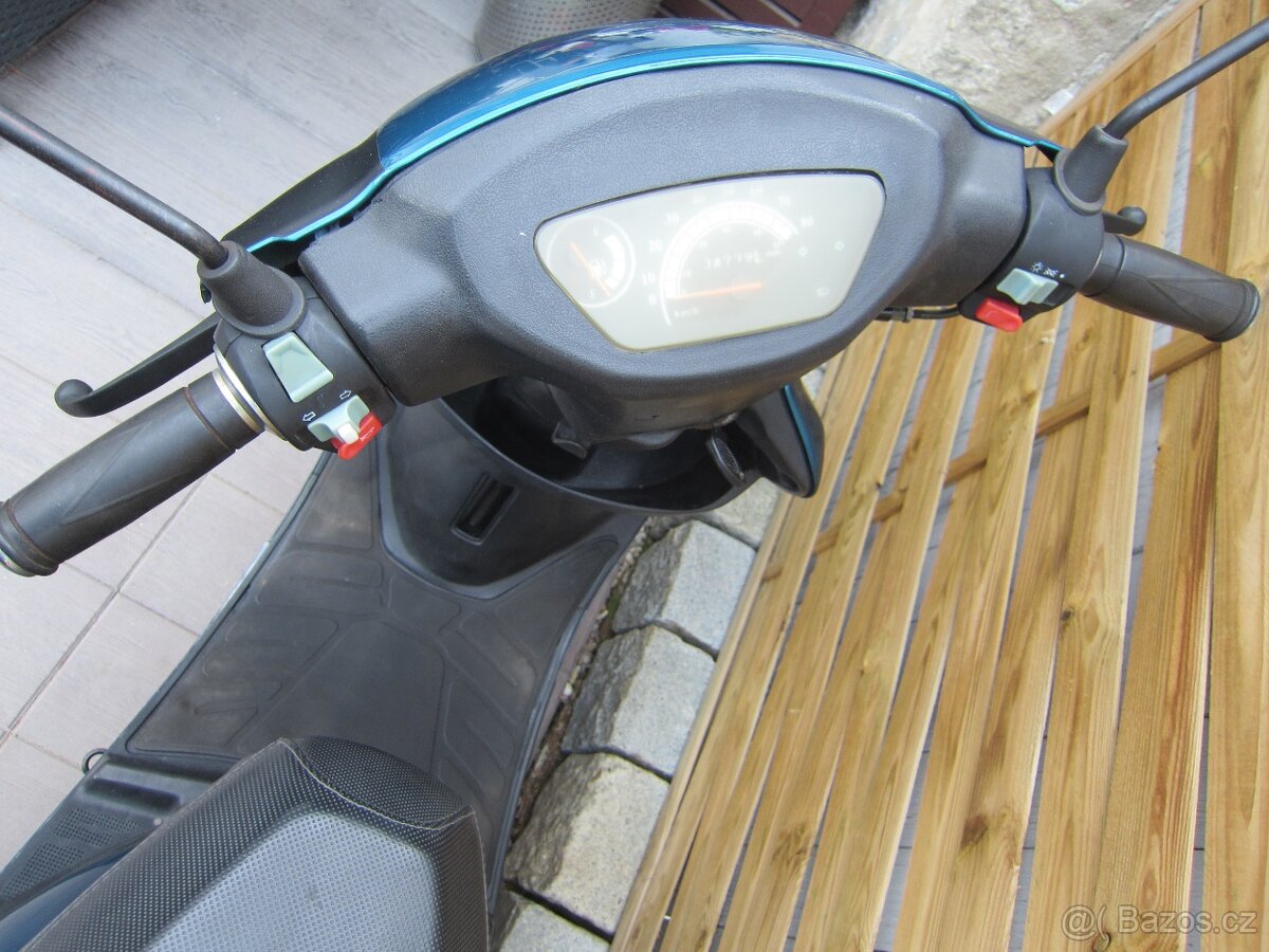 Skútr Kentoya 50 Zoom 4 takt, najeto jen 4800 km, r.v..2008 - 8
