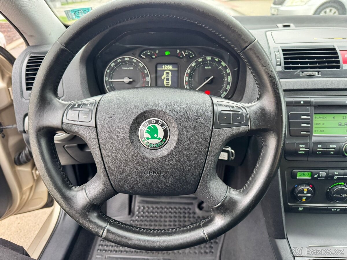 ŠKODA OCTAVIA 2.0TDI 103KW ELEGANCE - XENONY - 8