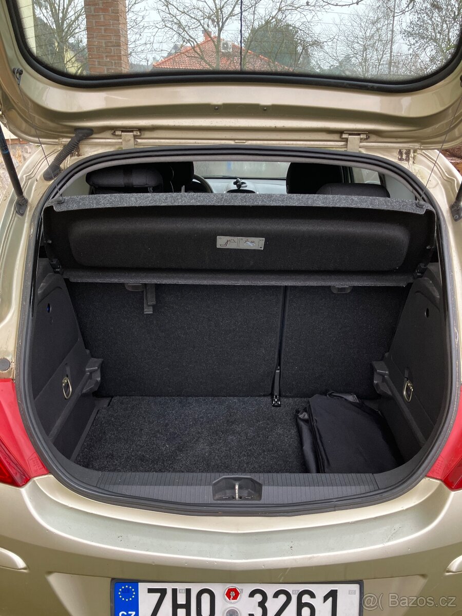 Opel Corsa 1.2 16 V benzín - 8