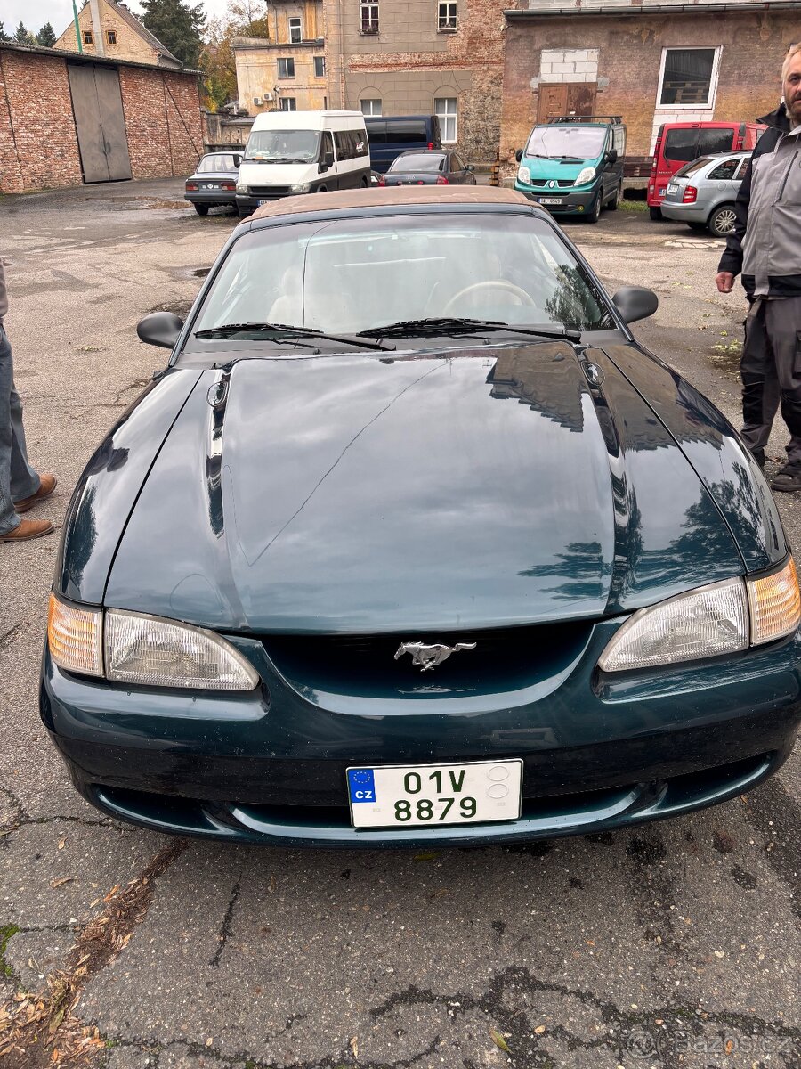 Ford Mustang GT Convertible - 8