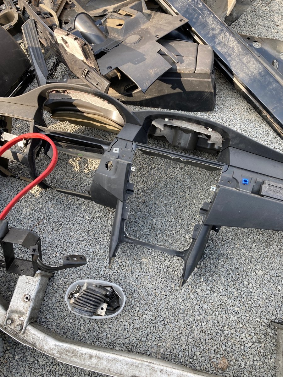 Zadni naprava Bmw 525/08,zadni naraznik,interier,svetlo. - 8