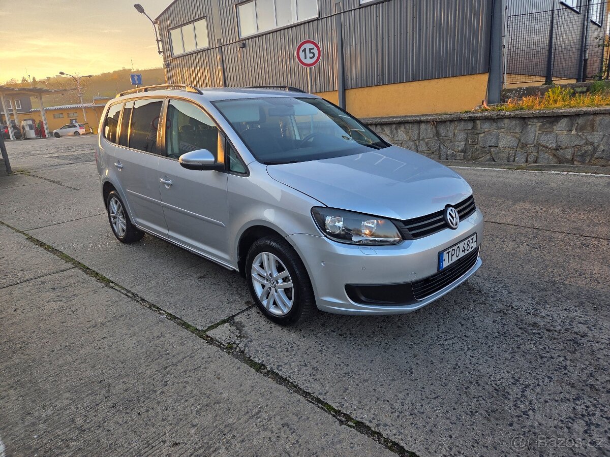 Dobrý den nabízím k prodeji krásný rodiny vůz Volkswagen Tou - 8