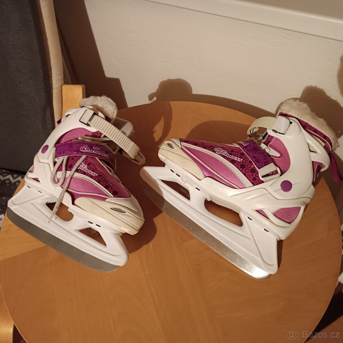 Prodám nevyužité dívčí brusle vel.35-38 - 8