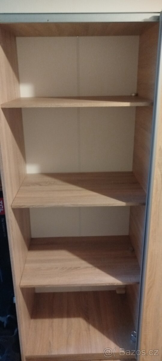 Šatní skříň a obývací stěna - 8