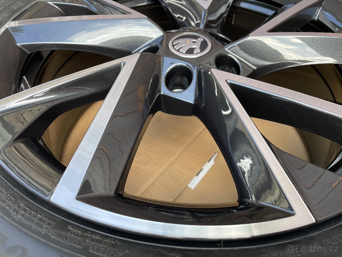 NOVÁ ORIGINÁL R18 SADA ŠKODA SUPERB III 235/45/18 R.V. 2024 - 8