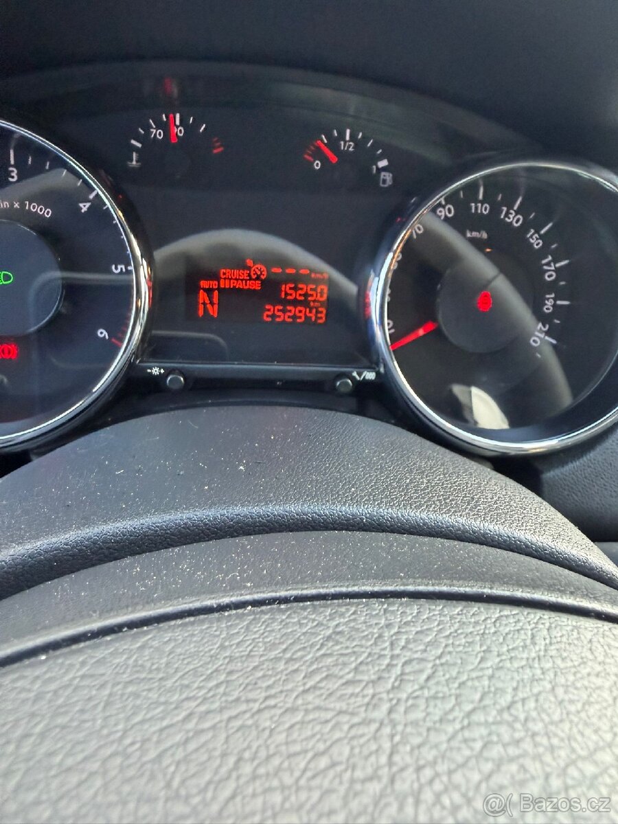 Peugeot 5008 1.6 HDi 80 kW 2010rok
- 8