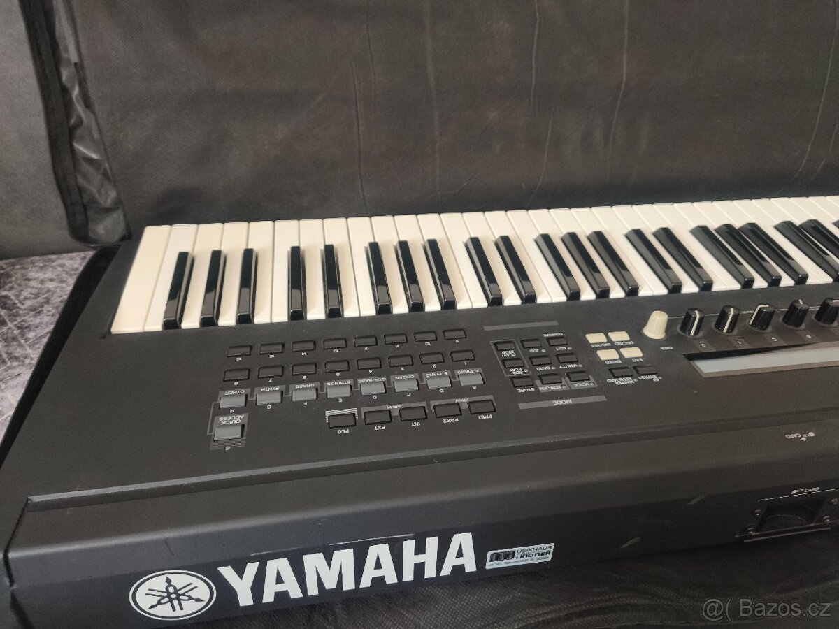 Yamaha S30 - 8