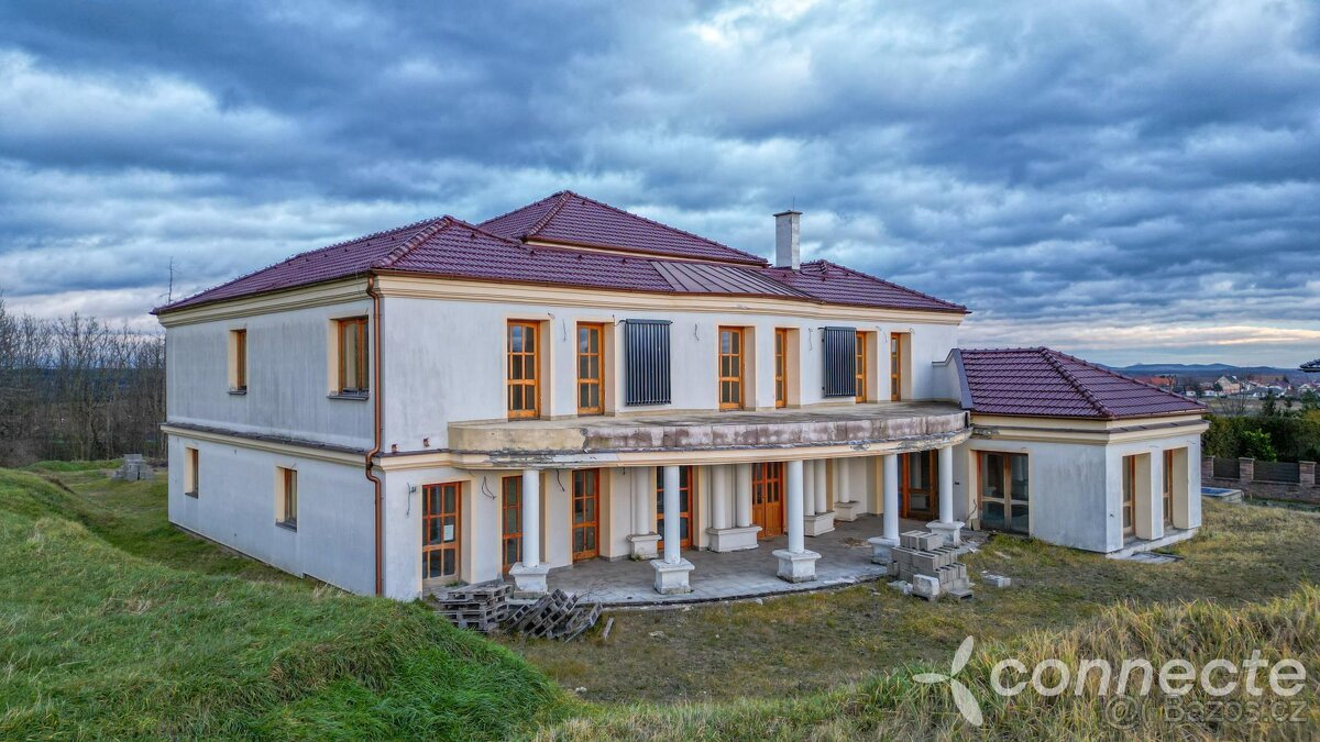 Velkorysý dům 9+kk s užitnou plochou 697 m2 Bezděkov u Žatc - 8