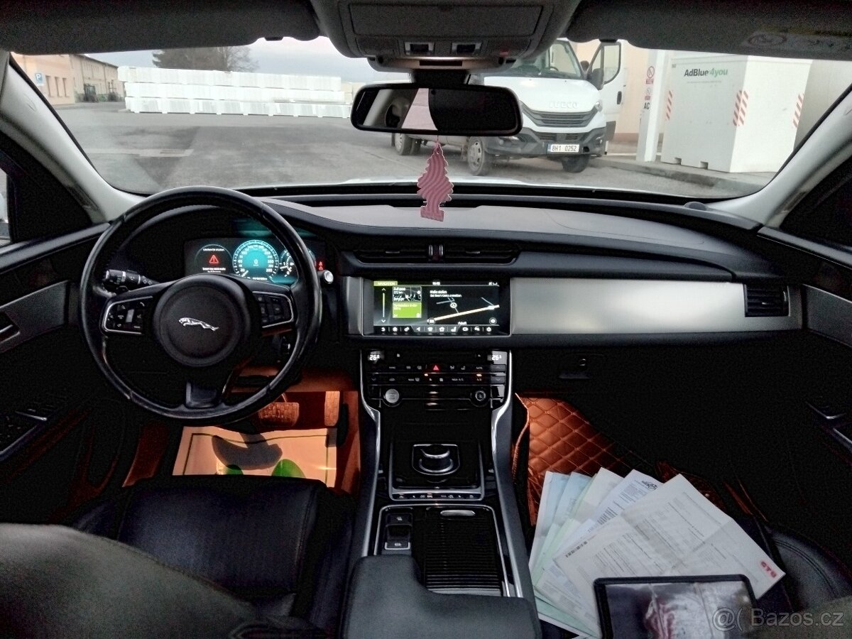 JAGUAR XF 3.0d V6 - 8