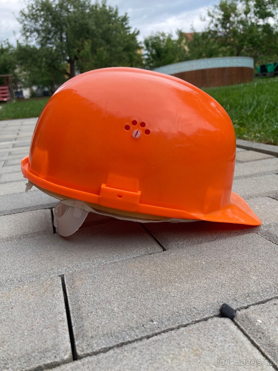 Nádražní přilba - 8