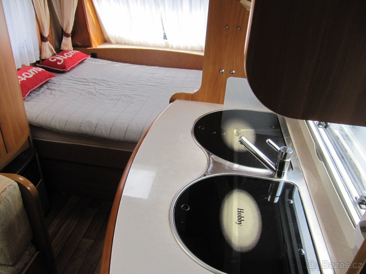 Prodám karavan Hobby 400 sf,model 2008 + mover, klima ,stan - 8