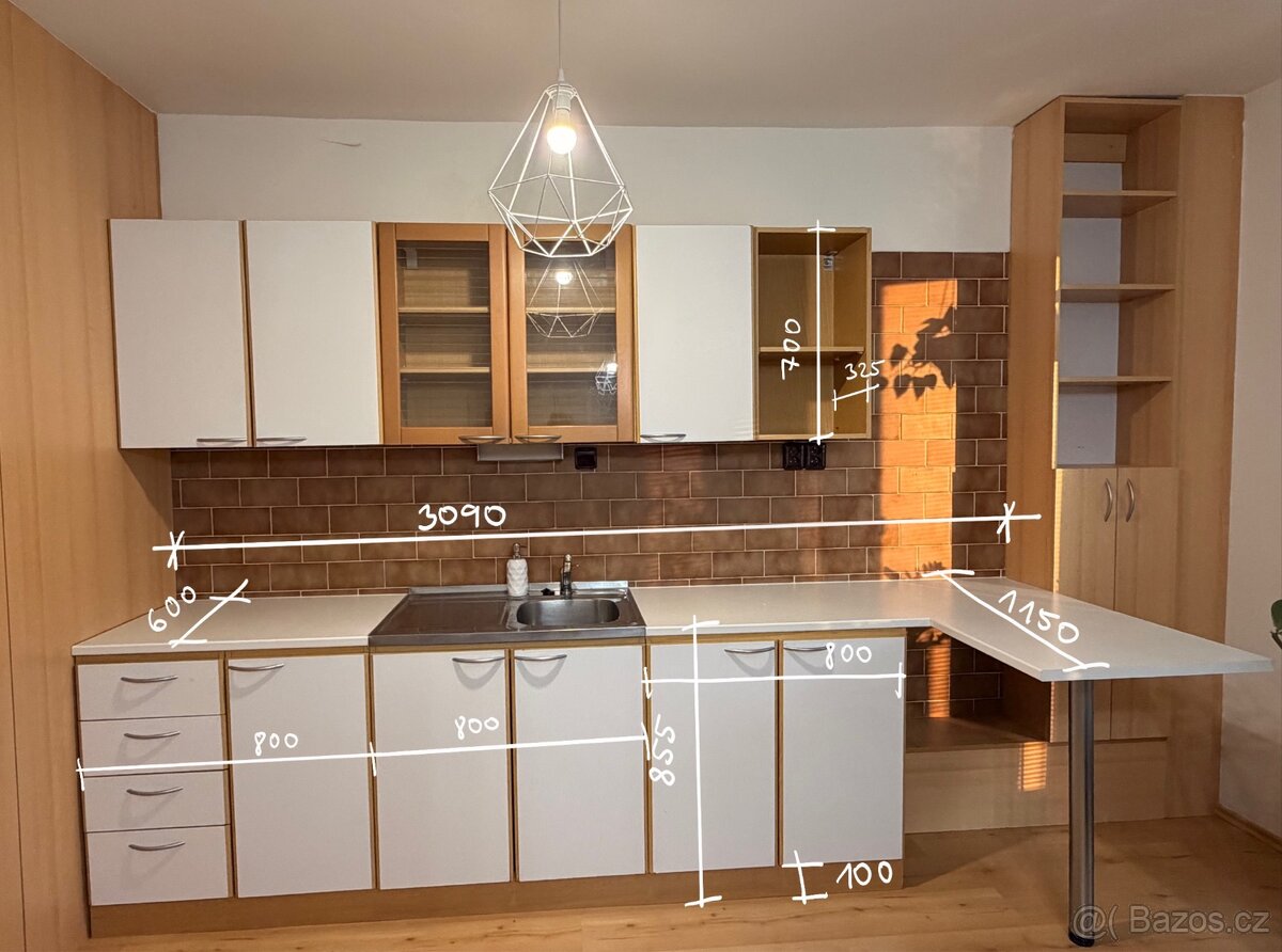 Kuchyňská linka – skvělý stav - 8