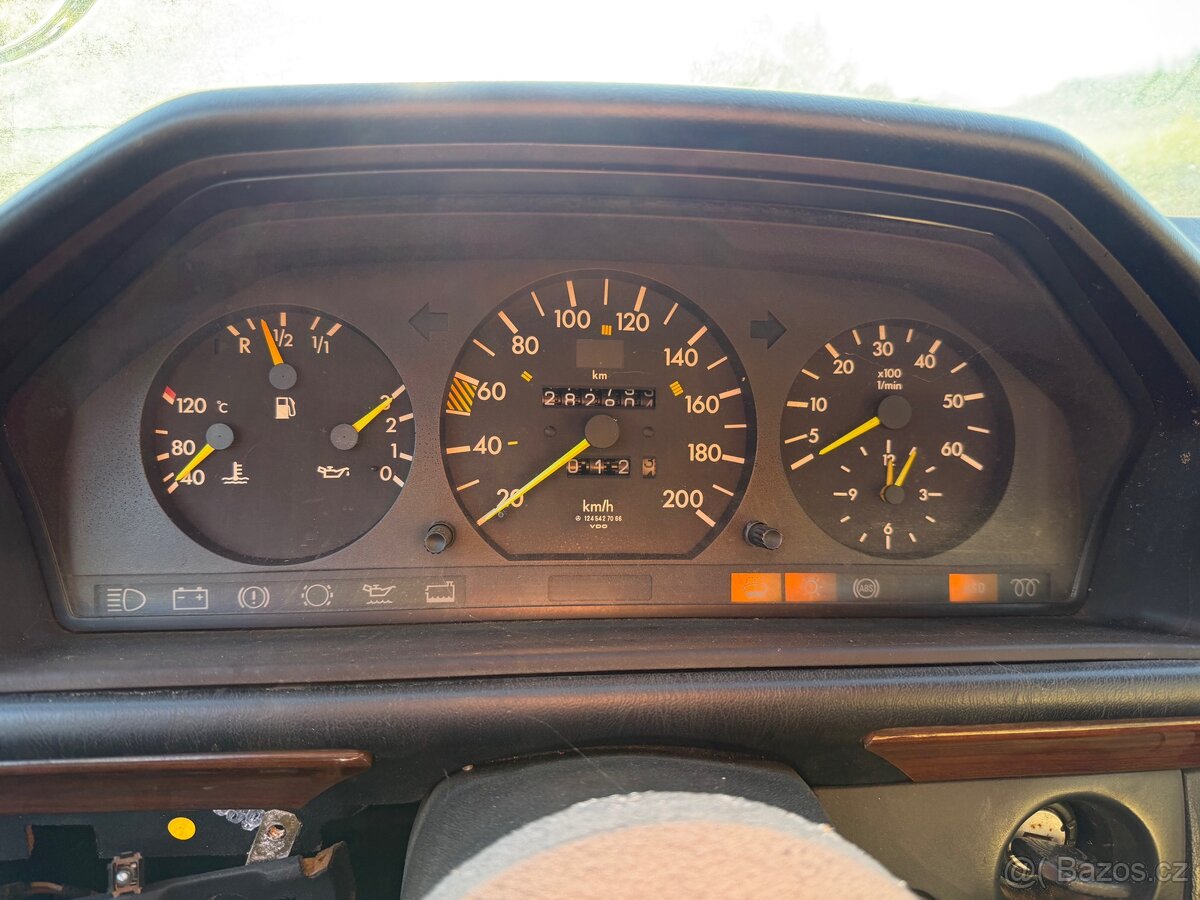 Mercedes Benz w124 250D - 8