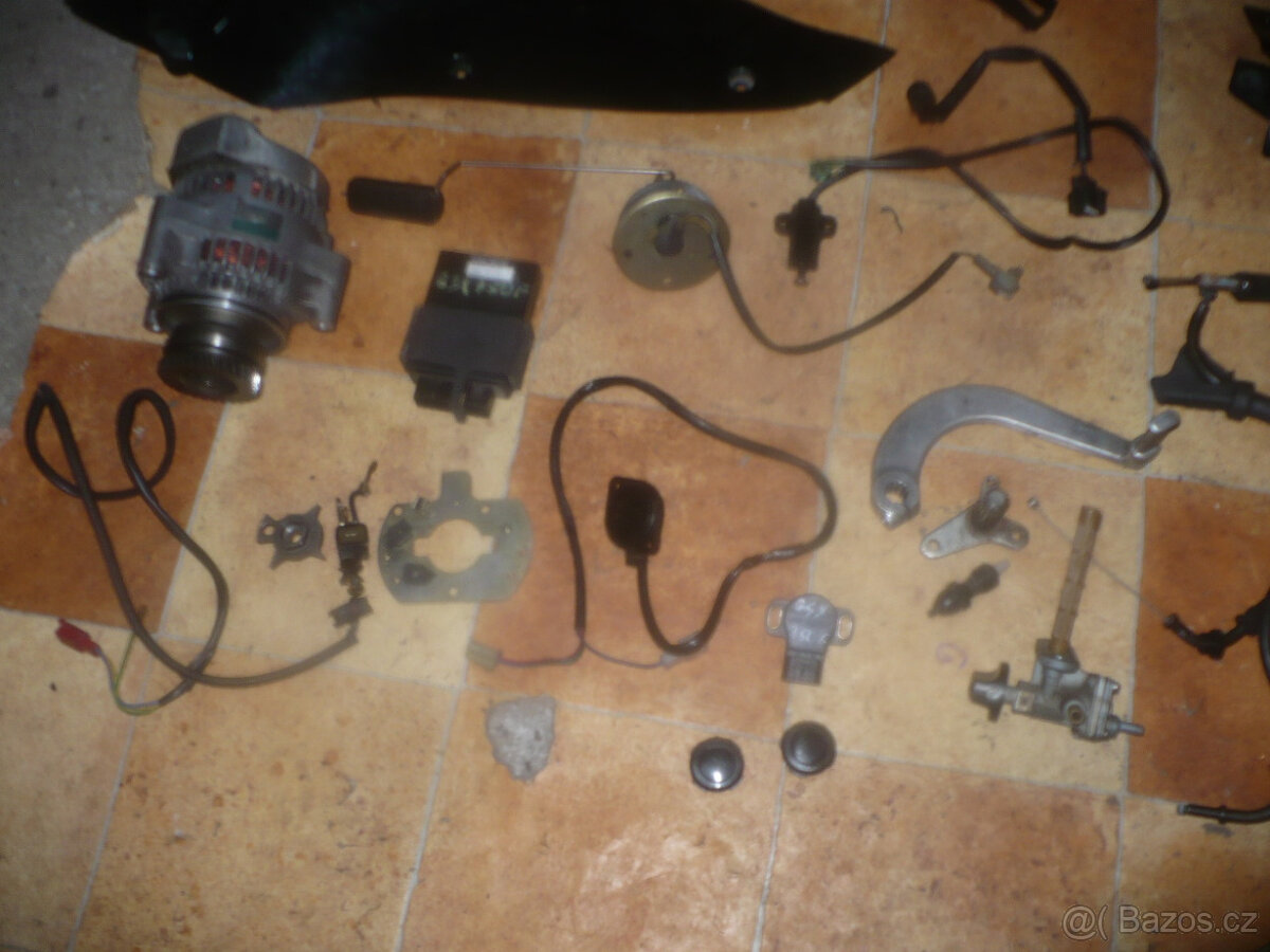 suzuki Gsx 600/750 f r. 95/00 -díly - 8