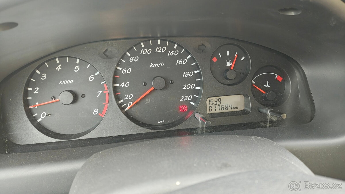 Nissan Almera (Hatchback) - 8