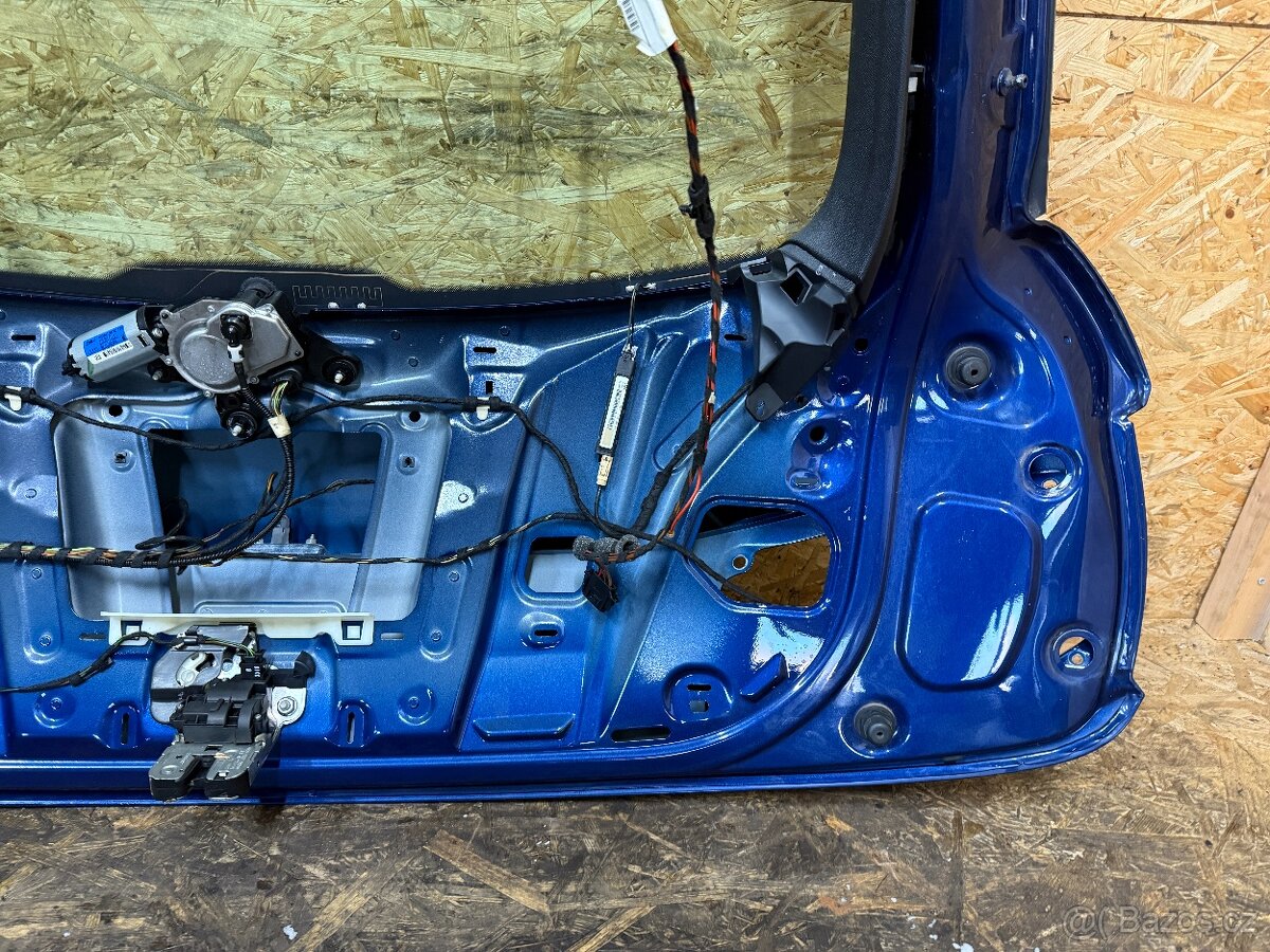 VÍKO KUFRU PÁTÉ DVEŘE AUDI A1 8X LX5Q - 8