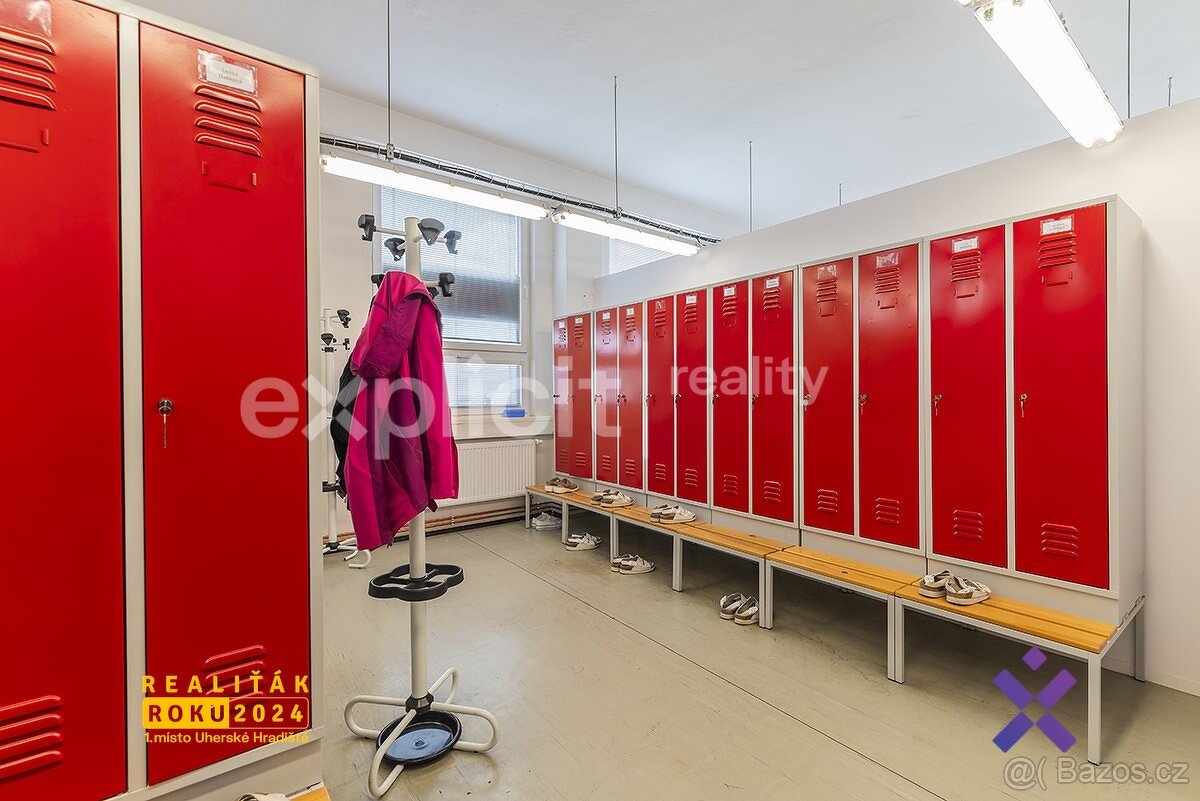 Prodej komerčního objektu - sklady s rampou, lehká výroba, k - 8