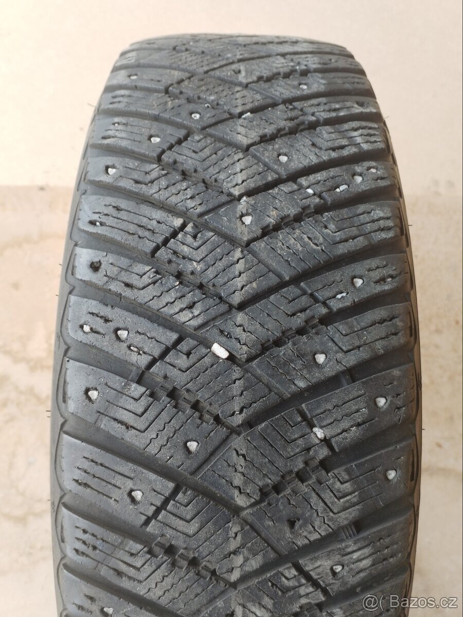 Sada zimích pneumatik GOOD YEAR - 215/65 R17 - 8