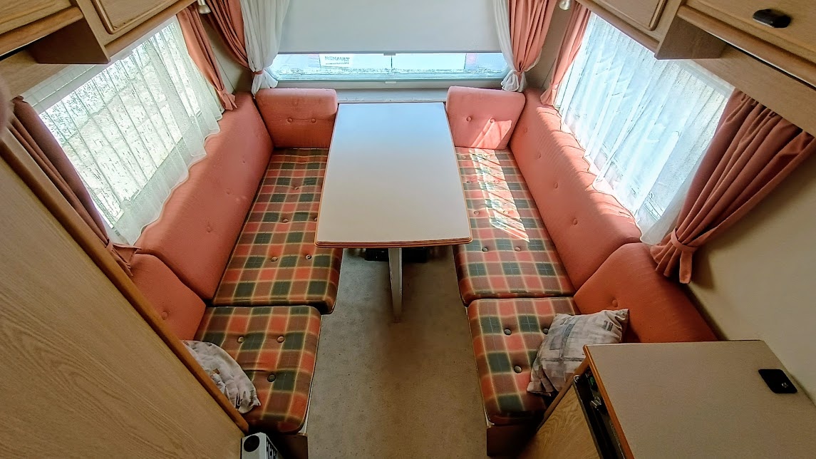 Avento 420TL premier, předstan, TV, WC - 8