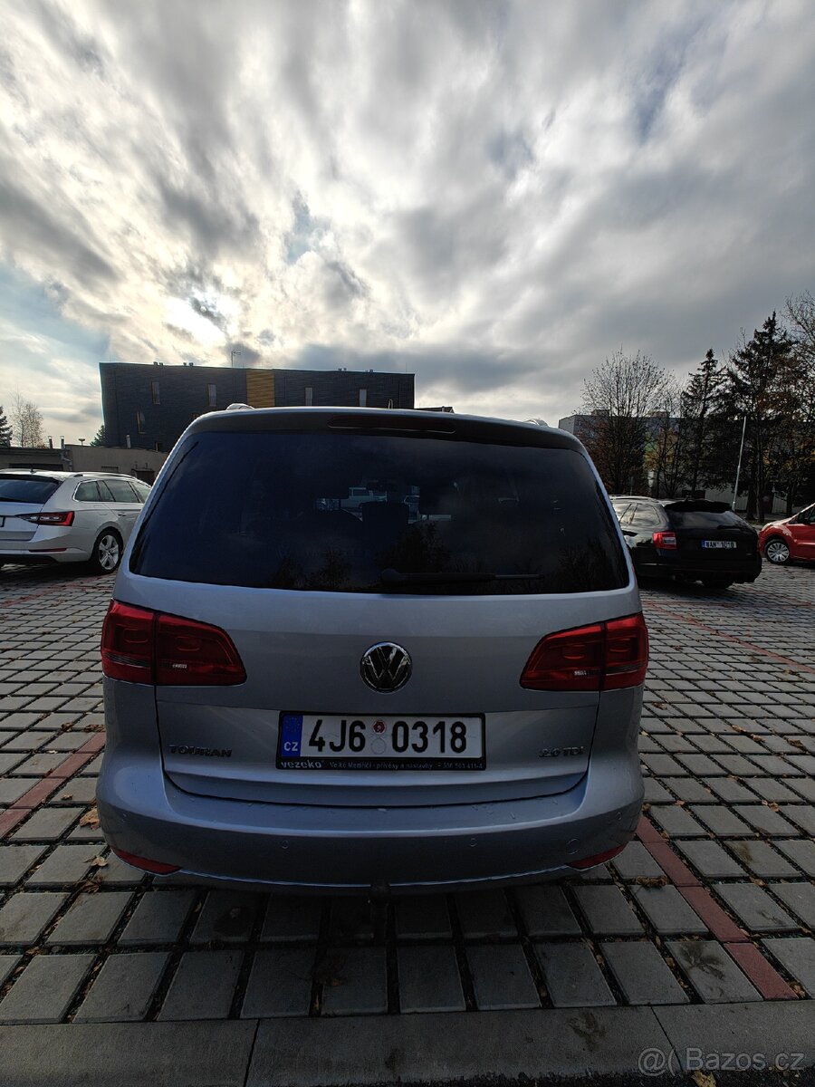 Volkswagen Touran 2.0tdi - HIGHLINE-ČR - 8