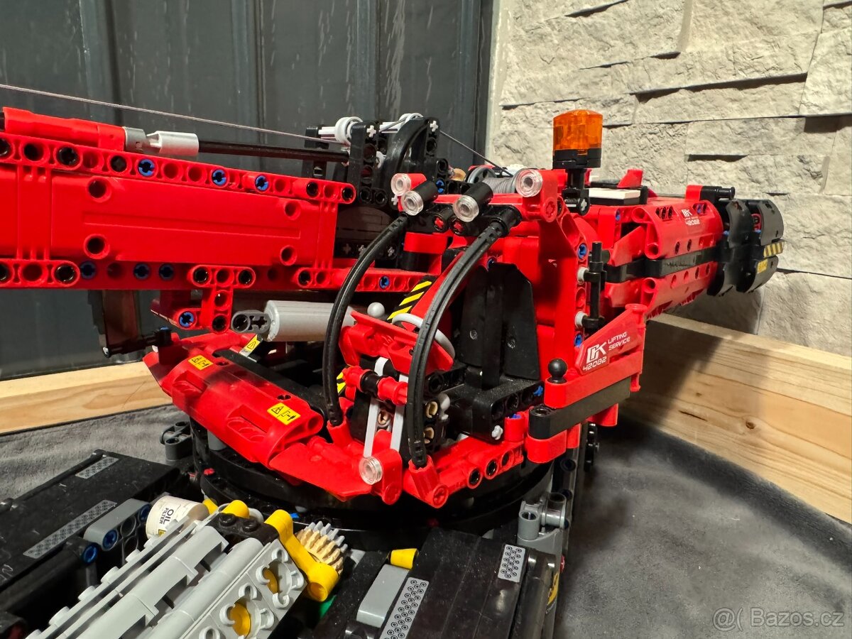 LEGO Technic 42082 – Terénní jeřáb- přes 4000 dílů - 8
