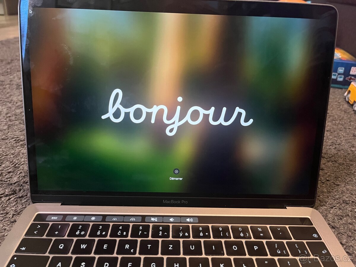 13 Macbook Pro 2019 s Touchbarem, i5 - 8