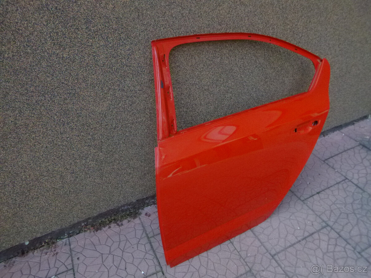 Škoda Octavia 3 III sedan limuzína orig dveře 5E5833311 - 8