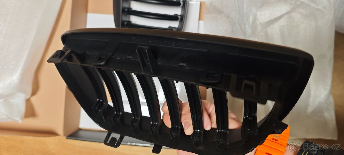 PŘEDNÍ MASKA, LEDVINKY BMW 1 E87, E81, 2004-2007, ČERNÁ - 8