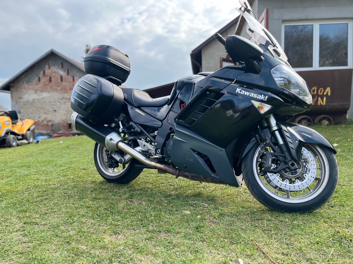 Kawasaki 1400 GTR - 8