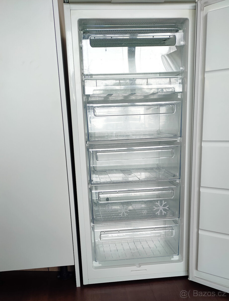 mrazák ZANUSSI - 8