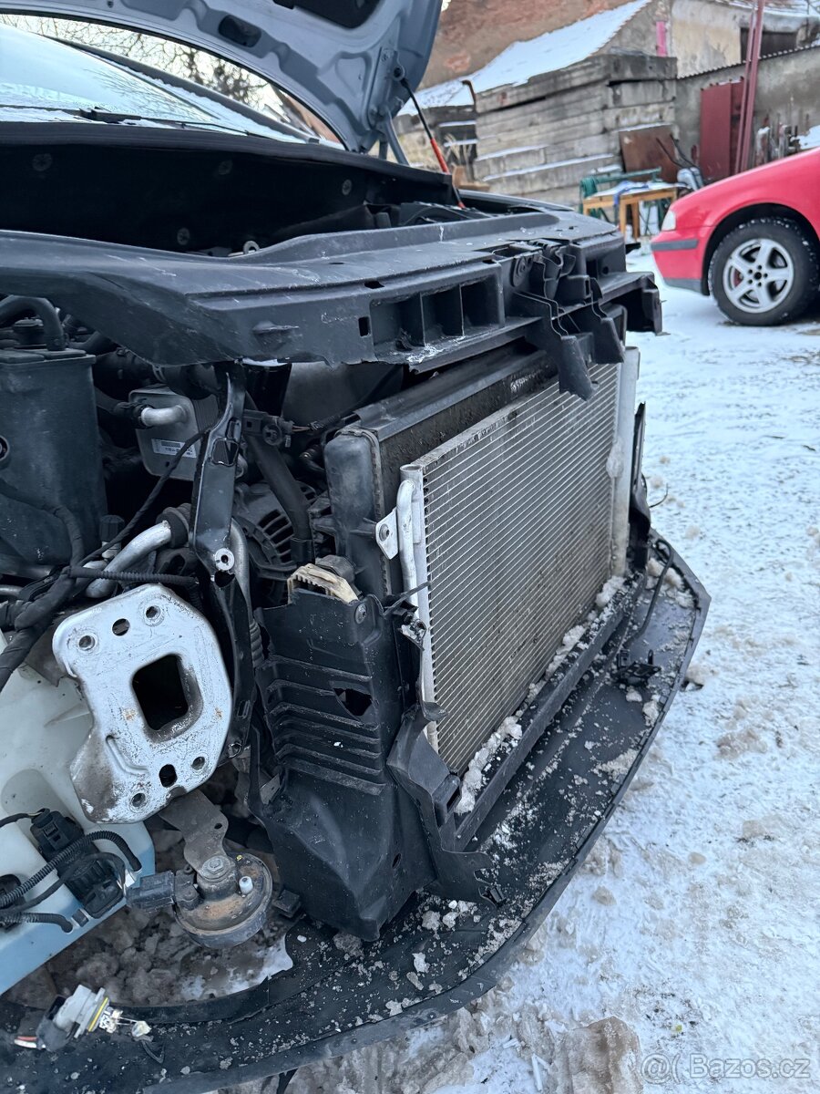 Golf 6 plus 2010 1.2 tsi bouraný na předek - 8