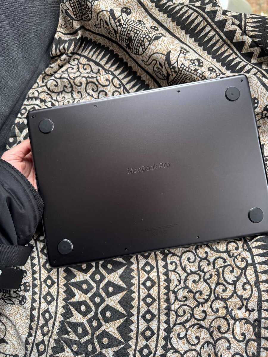 MacBook Pro 14" M4 PRO CZ 2024 Vesmírně černý - 8