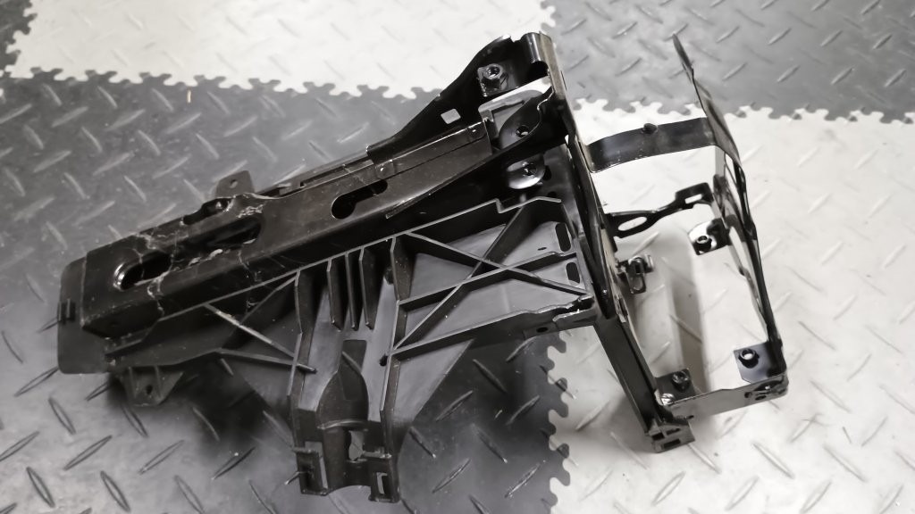 BMW 5 F10 F11 2010 - 2017 predna maska okno sklo okular - 8