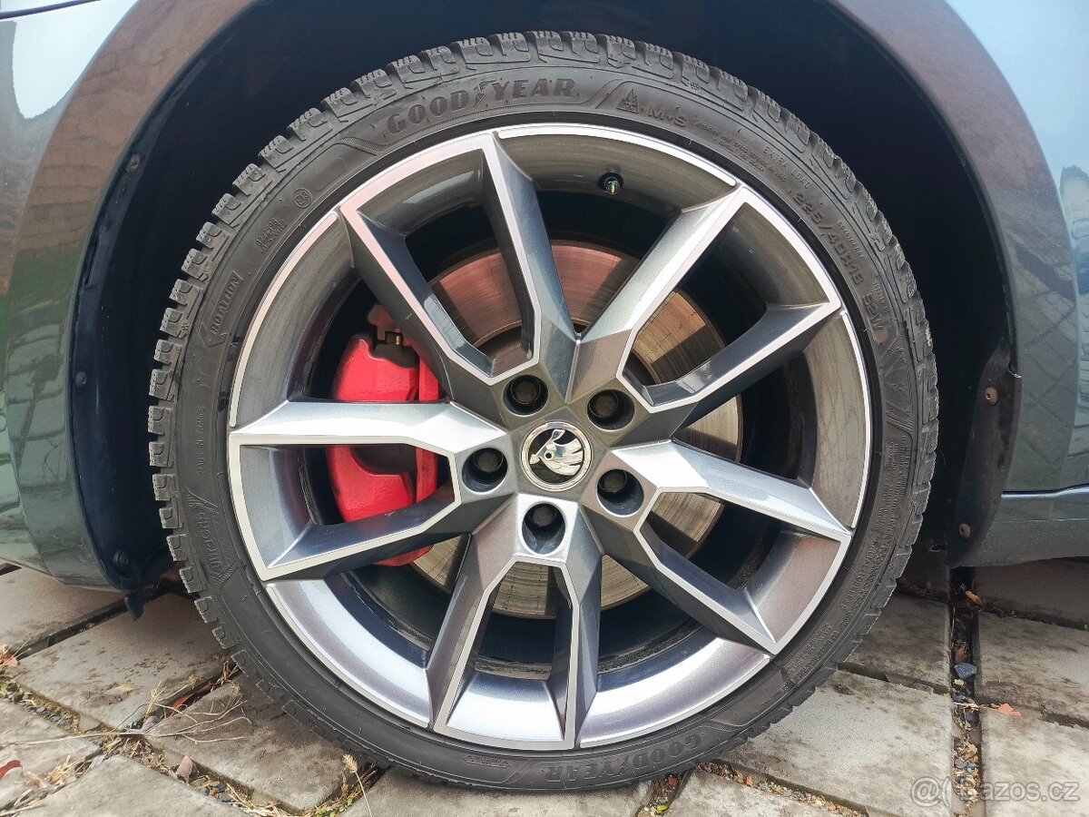 Škoda Octavia 3 RS - motor 2.0 TDI o výkonu 135 KW - palivo - 8