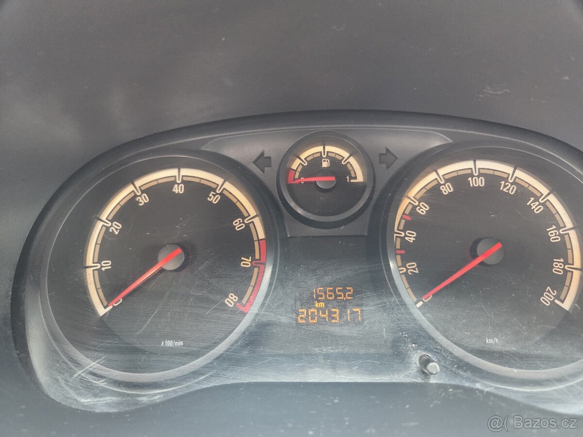 Opel corsa D 1.2 - 8