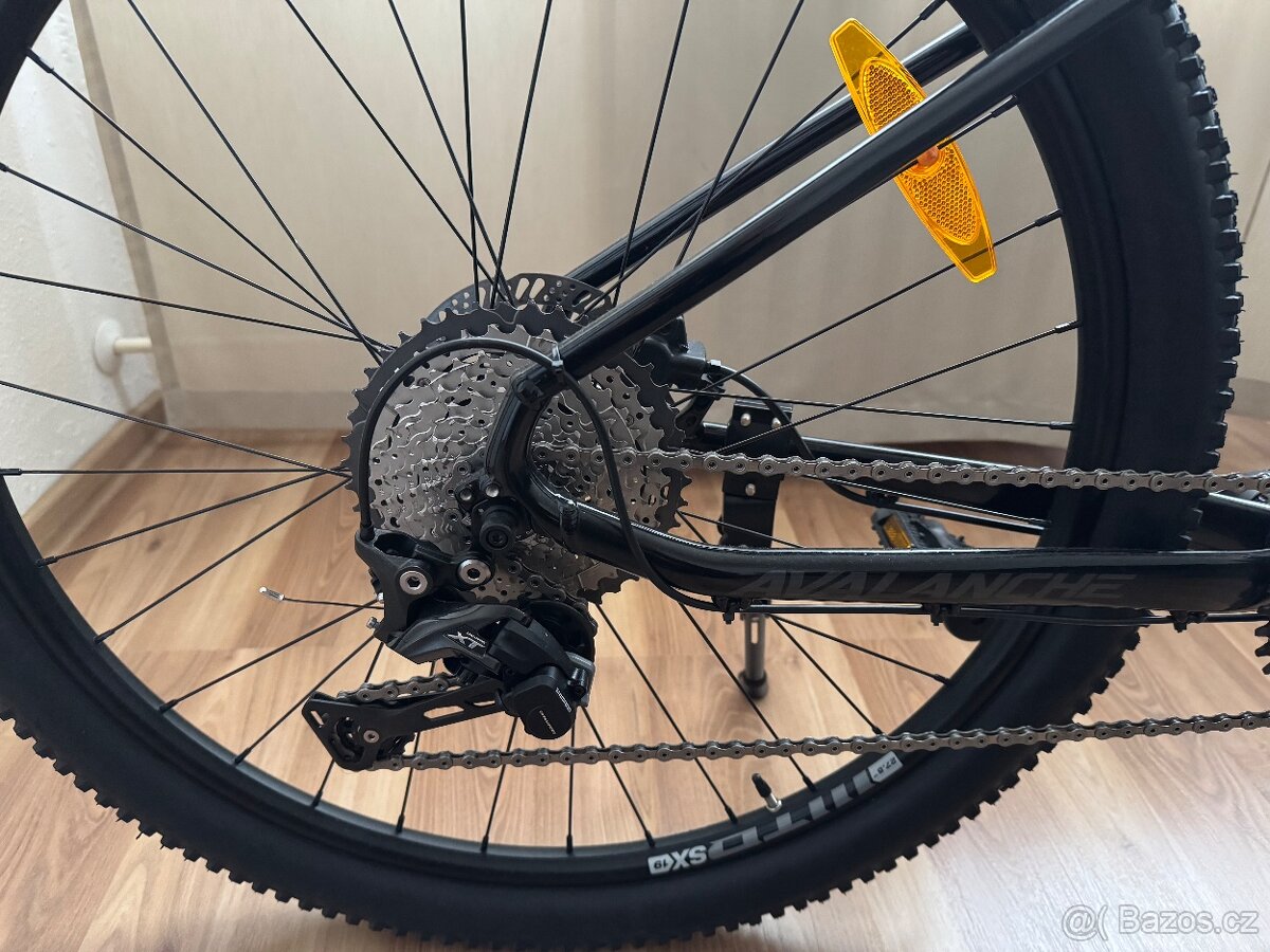 Horské kolo – GT Avalanche 27,5" - 8