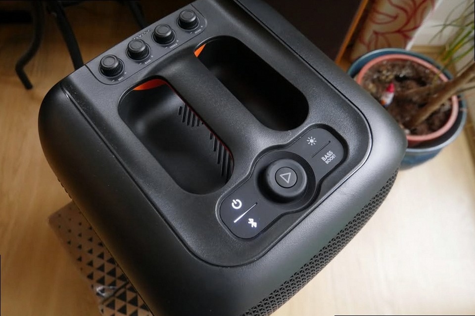 JBL Partybox encore s mikrofonem - 8