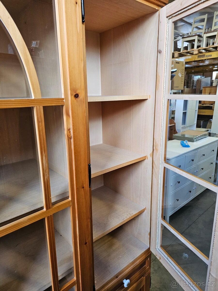 VITRÍNA " PŘÍBORNÍK - 8
