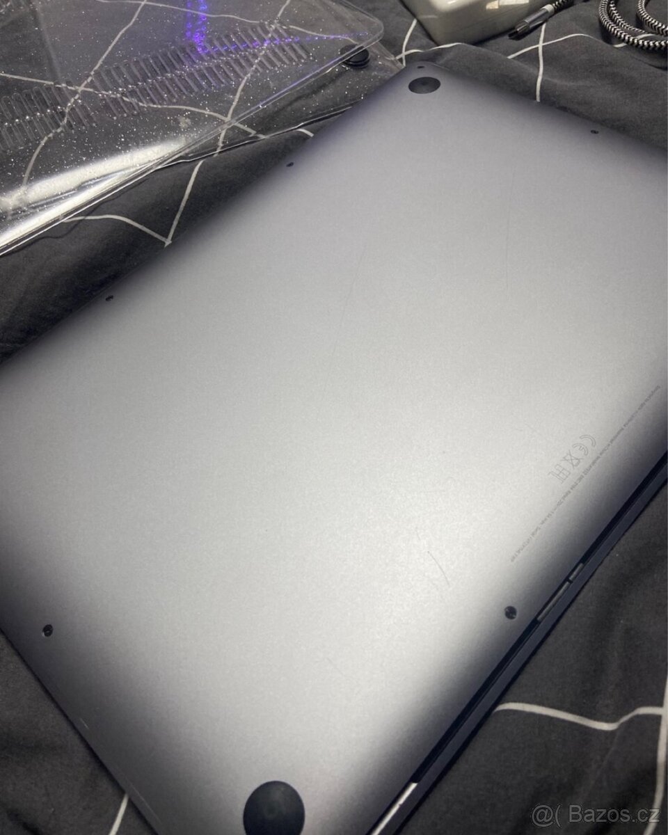 MacBook Air 13" 16GB RAM/256GB - 8