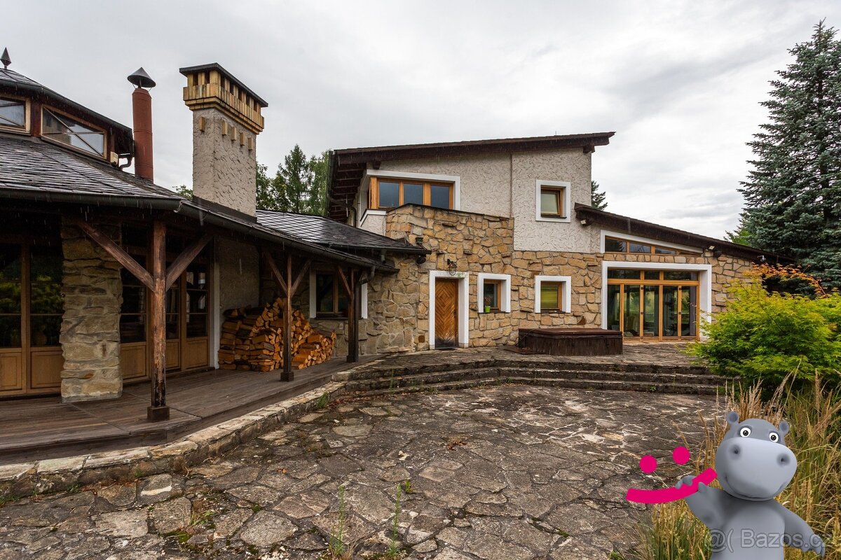 Prodej stavebních pozemků 13.938m2 se stavbou vhodnou k přes - 8