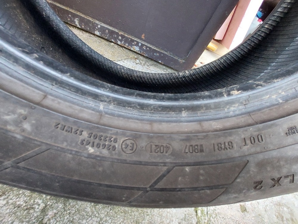 Continental 235/65 R17 - 8