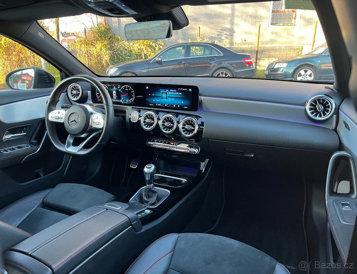 2022 Mercedes Benz A180 AMG Line Night Edition - 8